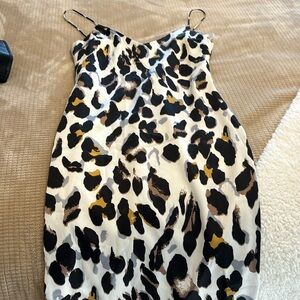 Women’s leopard like print midi dress.